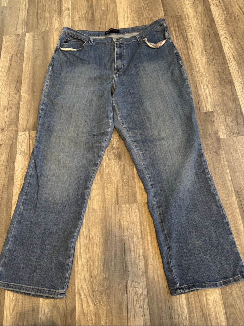 Women's Straight Leg Denim Jeans in Mid Blue  16 short